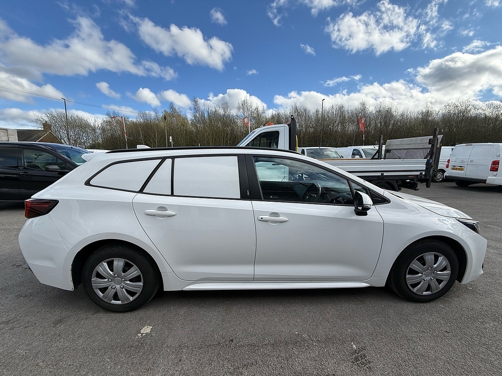 Toyota Corolla Vvt-h YF73GHY White #4