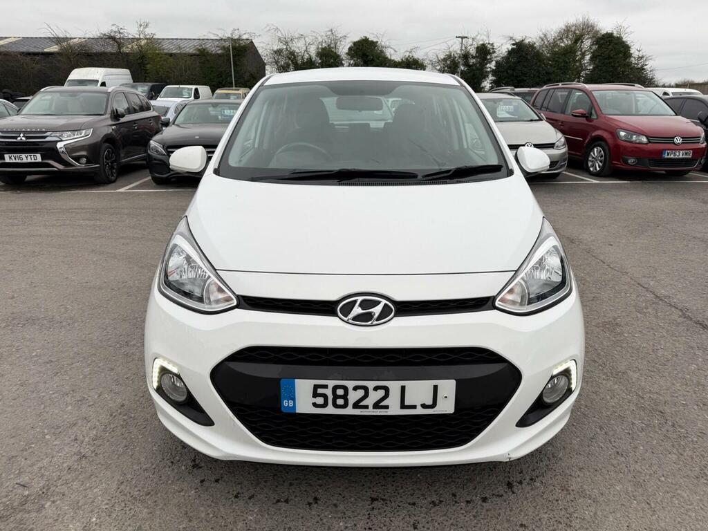 Hyundai I10 Hatchback 1.2 Premium Euro 5 201565 HG65ZFO White #2