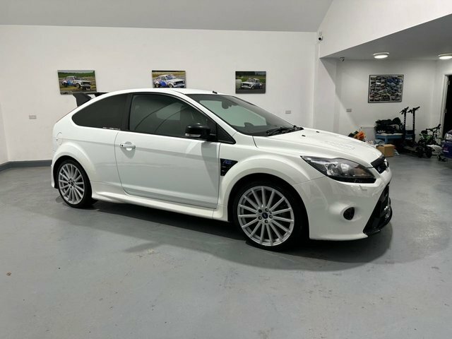 Ford Focus 2.5 Rs 300 Bhp White
