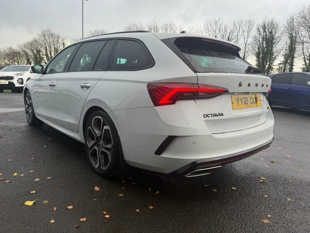 Skoda Octavia 2.0 Tdi Vrs Estate Dsg Euro 6 S S 20 YY21OUF White #6