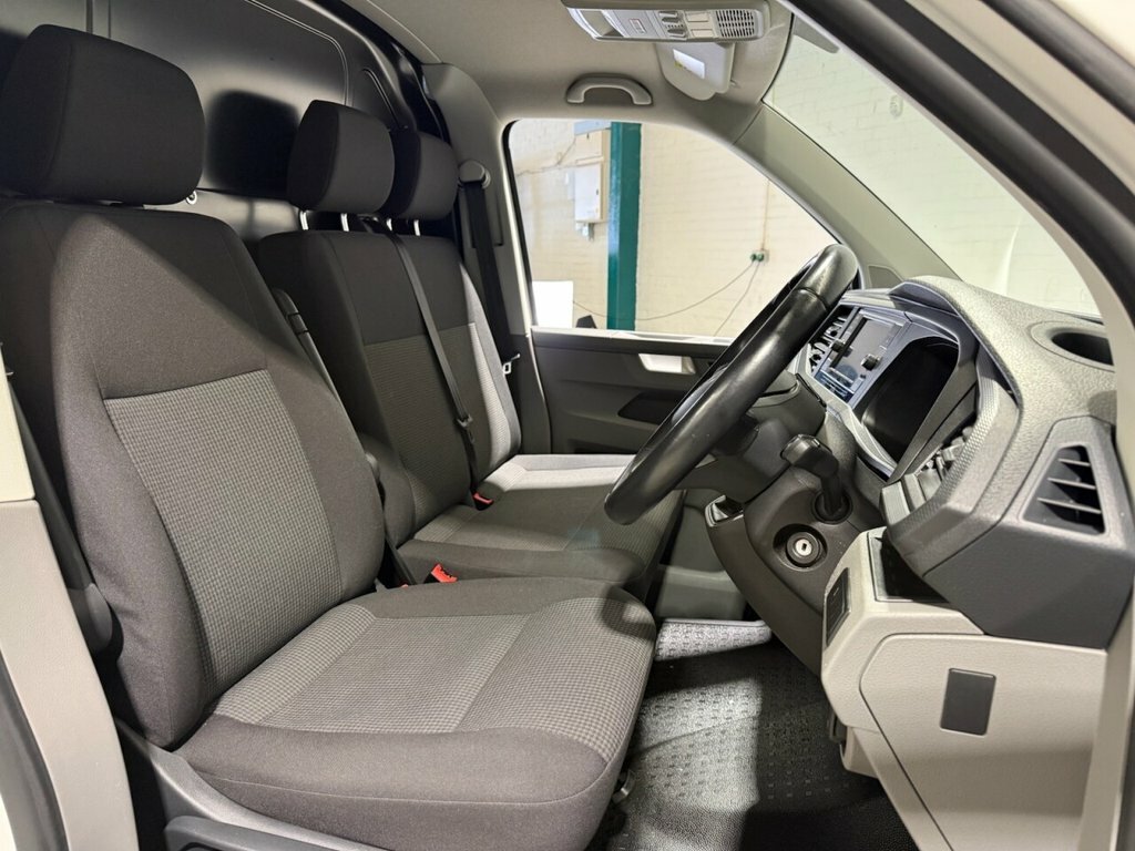 Volkswagen Transporter 1.3L Amg Line BP21AVW White #5