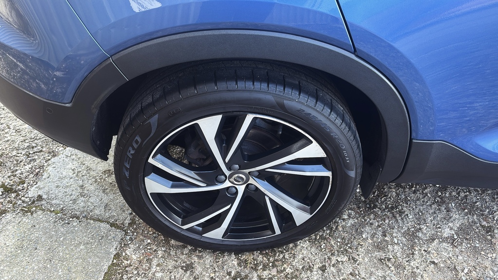 Volvo XC40 R Design Red #13