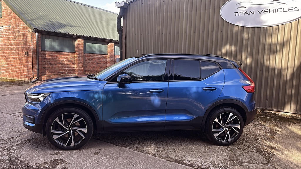 Volvo XC40 2.0 D4 First E... KW67YCJ #2