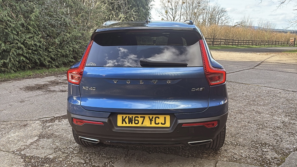 Volvo XC40 R Design Red #10
