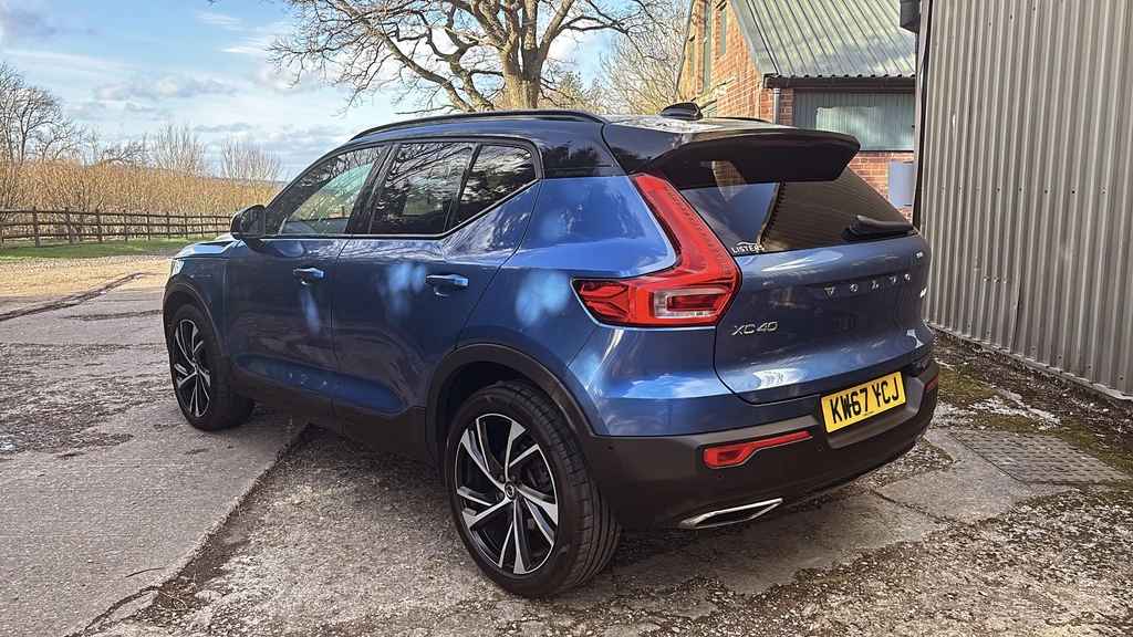 Volvo XC40 R Design Red #9