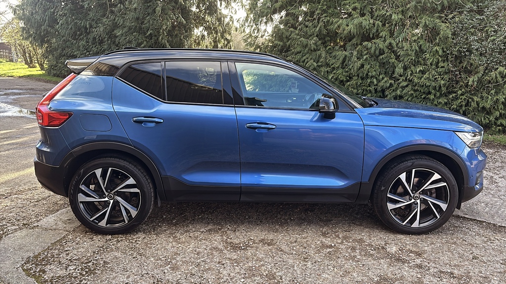 Volvo XC40 2.0 D4 First E... KW67YCJ #4