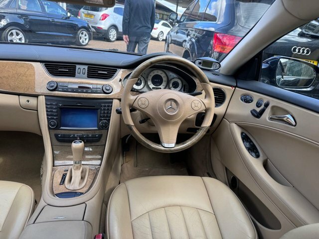 Mercedes-Benz CLS 2009 Cls320 Cdi Coupe 7G-tronic 200 G Black #4