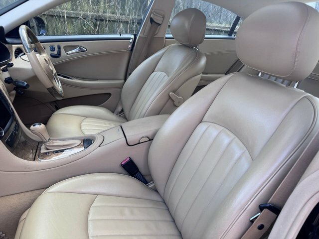 Mercedes-Benz CLS 2009 Cls320 Cdi Coupe 7G-tronic 200 G Black #5