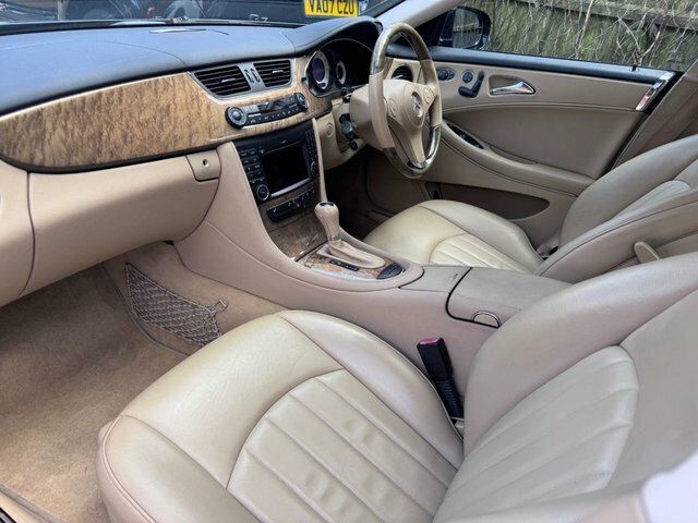 Mercedes-Benz CLS 2009 Cls320 Cdi Coupe 7G-tronic 200 G Black #3