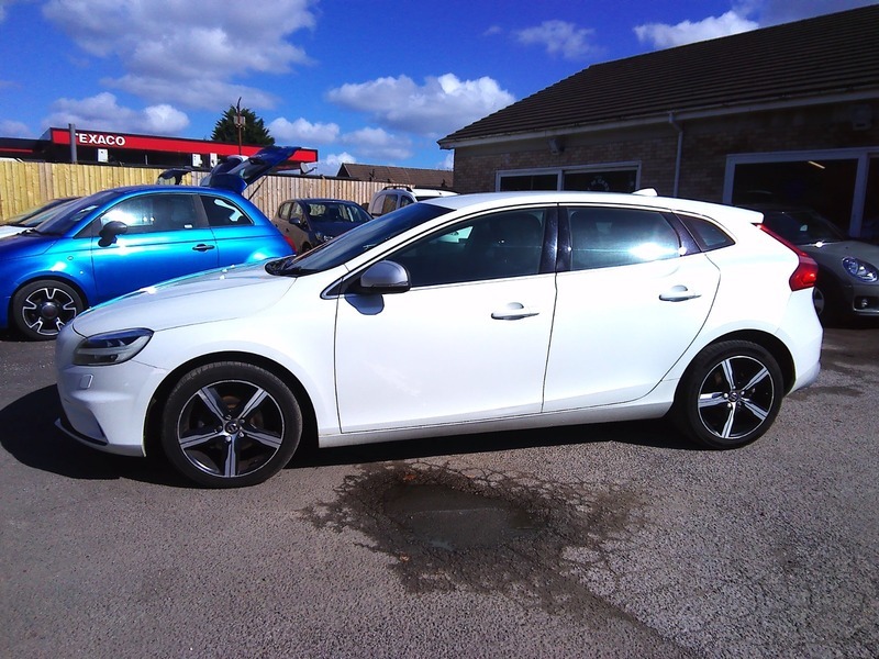 Volvo V40 D2 R-design Nav Plus KW18LWG White #4