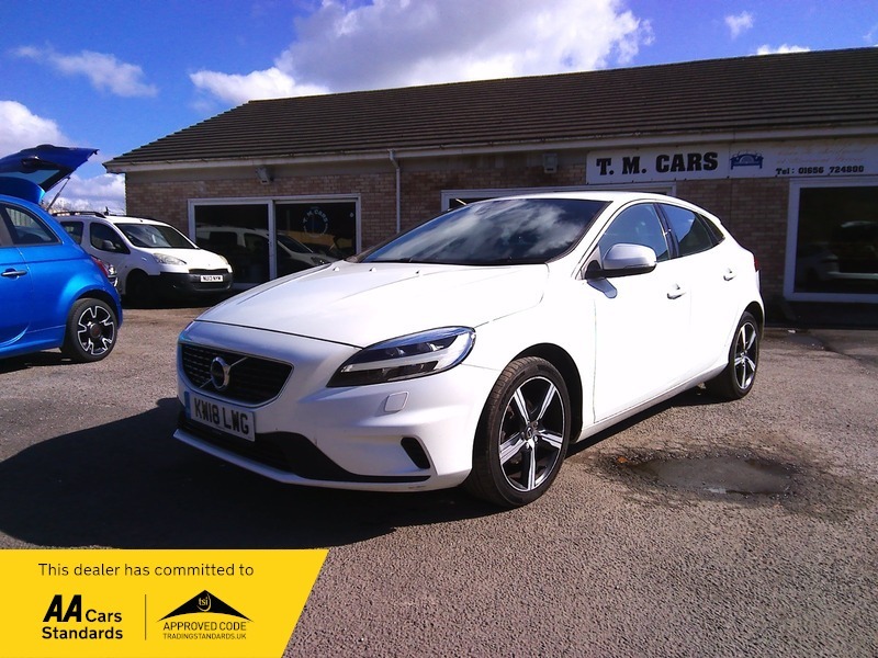 Volvo V40 D2 R-design Nav Plus White