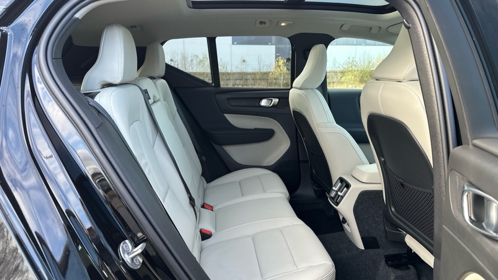 Volvo XC40 Ultra, B3 Mild Hybrid, Dark Blond Leathe FG26DKA Black #6