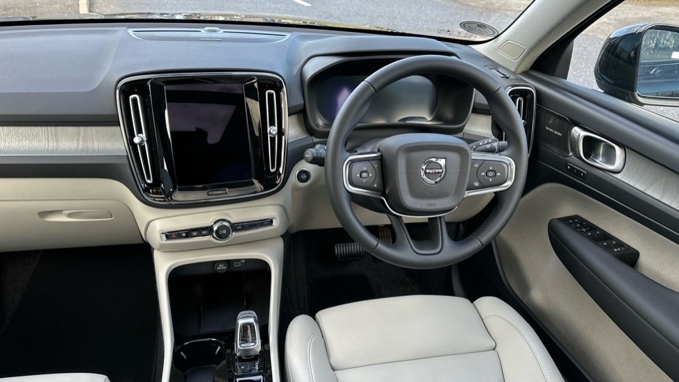 Volvo XC40 Ultra, B3 Mild Hybrid, Dark Blond Leathe FG26DKA Black #4