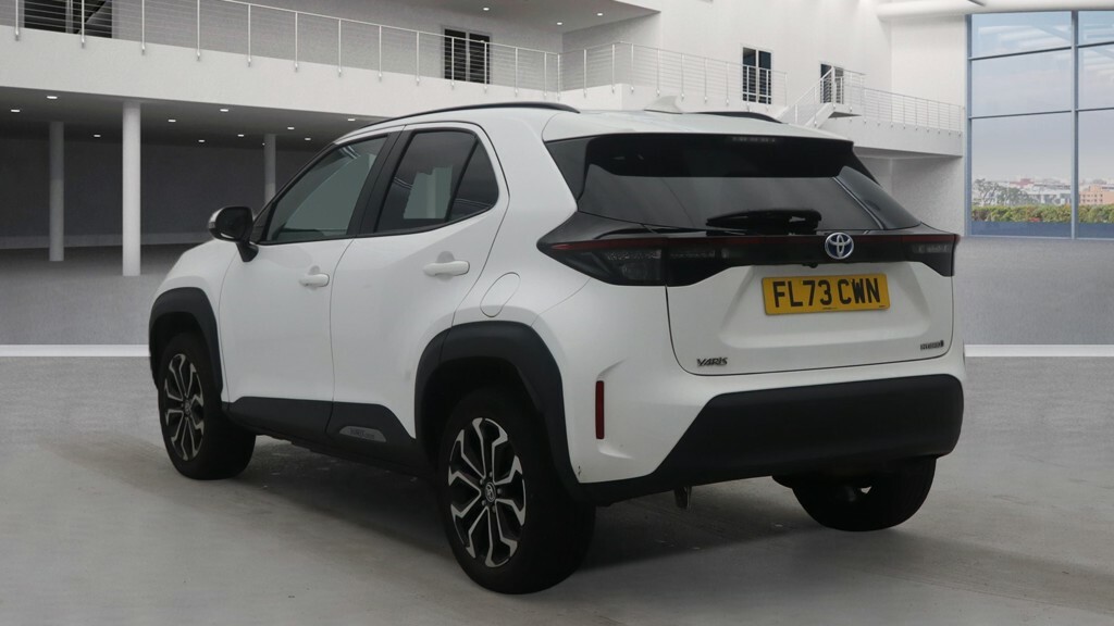Toyota Yaris Cross 1.5 Hybrid 202373 Vvt-h Design E-cvt Euro 6 S S FL73CWN White #4