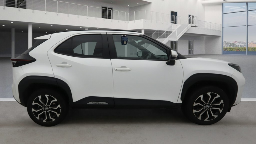 Toyota Yaris Cross 1.5 Hybrid 202373 Vvt-h Design E-cvt Euro 6 S S FL73CWN White #5