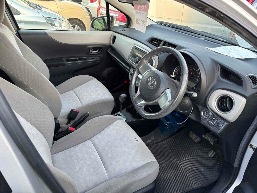 Toyota Yaris Vitz 1.3 201363 5 Seats Ule  Silver #3