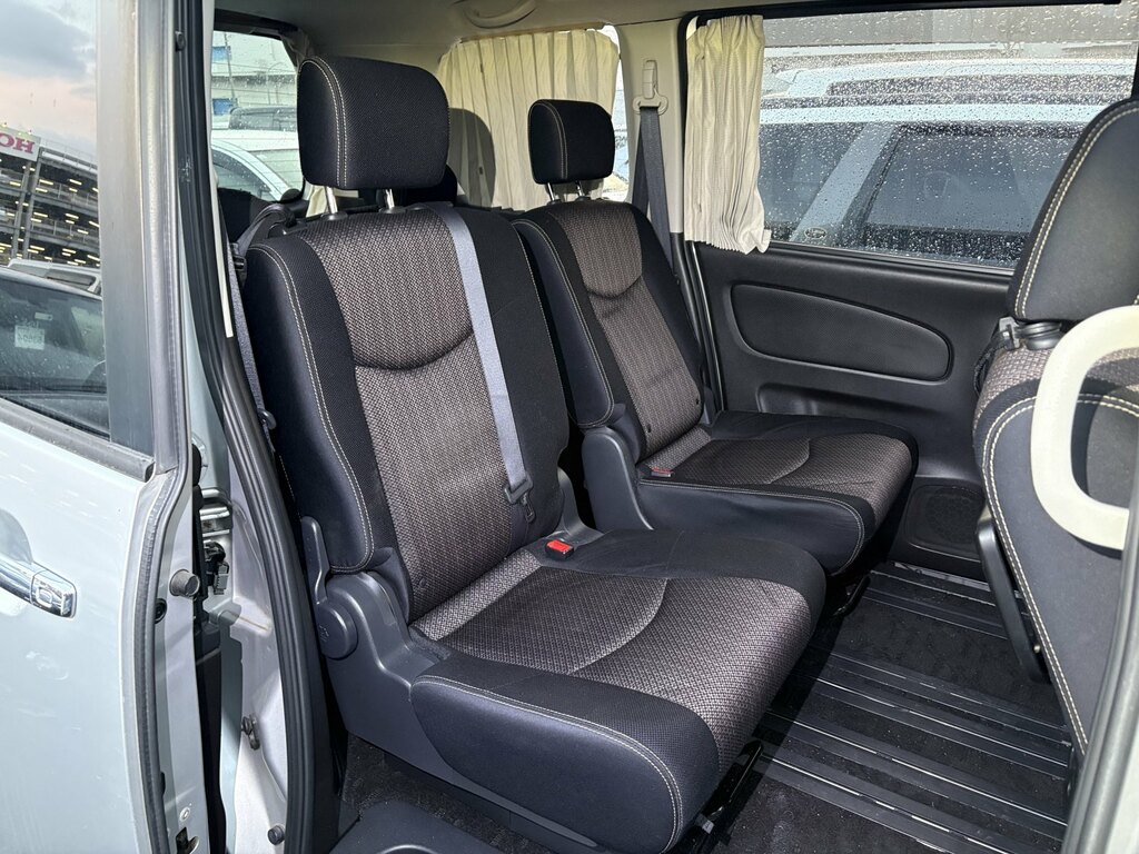 Nissan Serena 2.0 201515 Highway Star S-hybri Silver #4