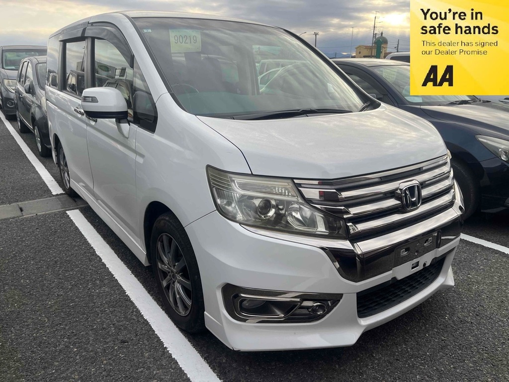 Honda StepWagon Wagon 2.0 201313 8 Seats Ul White