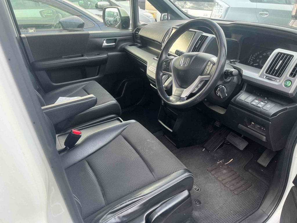Honda StepWagon Wagon 2.0 201313 8 Seats Ul White #3
