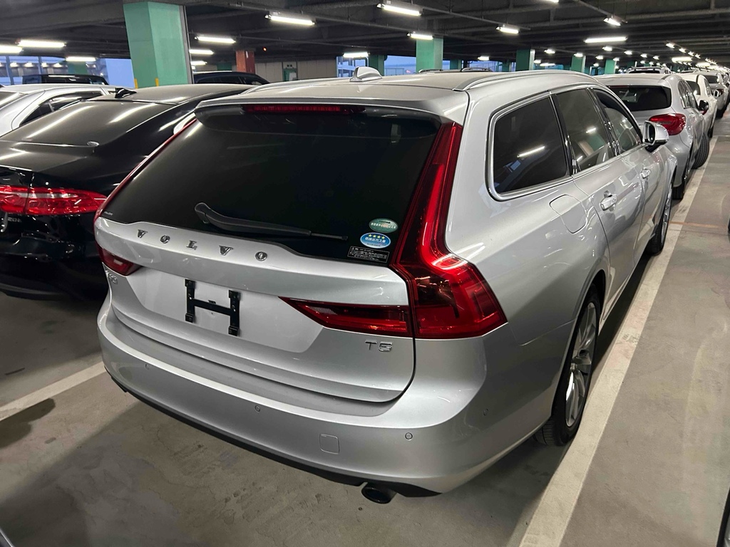 Volvo V90 2.0 201818 5 Seats Ulez Fre Silver #2