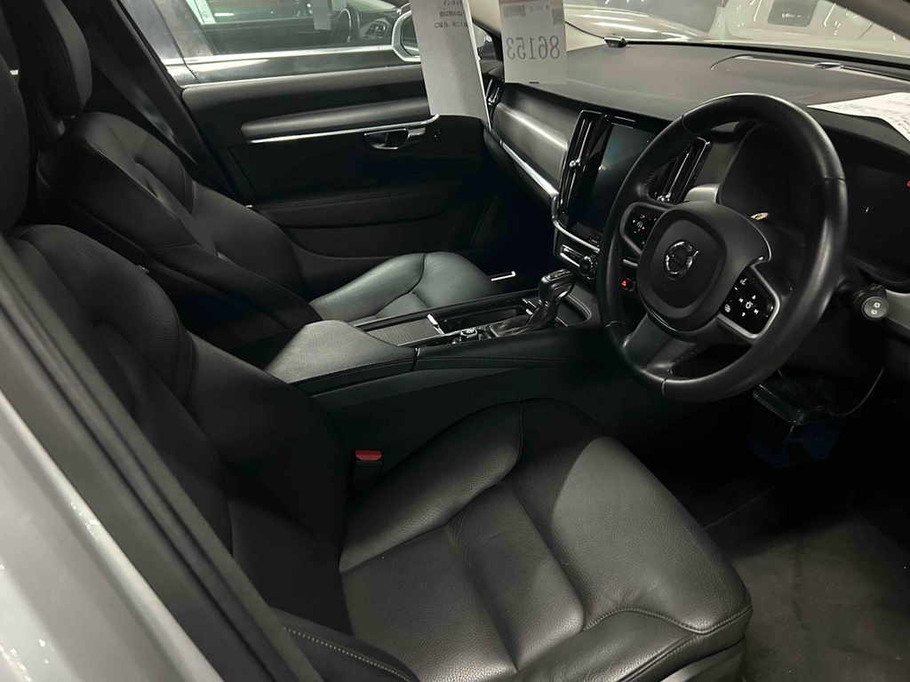 Volvo V90 2.0 201818 5 Seats Ulez Fre Silver #3