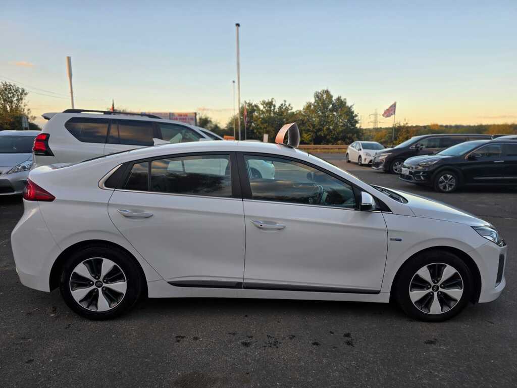 Hyundai Ioniq 1.6 Plugin Hybrid 202121 Gdi 8.9Kwh Premium Hatc OV21LZW White #5