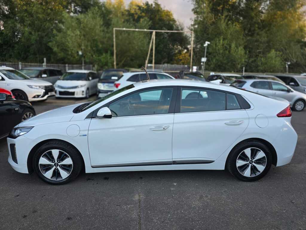 Hyundai Ioniq 1.6 Plugin Hybrid 202121 Gdi 8.9Kwh Premium Hatc OV21LZW White #6