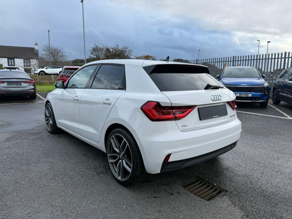 Audi A1 1.0 Tfsi 25 Technik Sportback Eu RF22NKR White #5