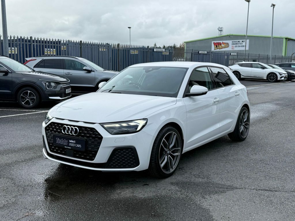 Audi A1 1.0 Tfsi 25 Technik Sportback Eu RF22NKR White #3