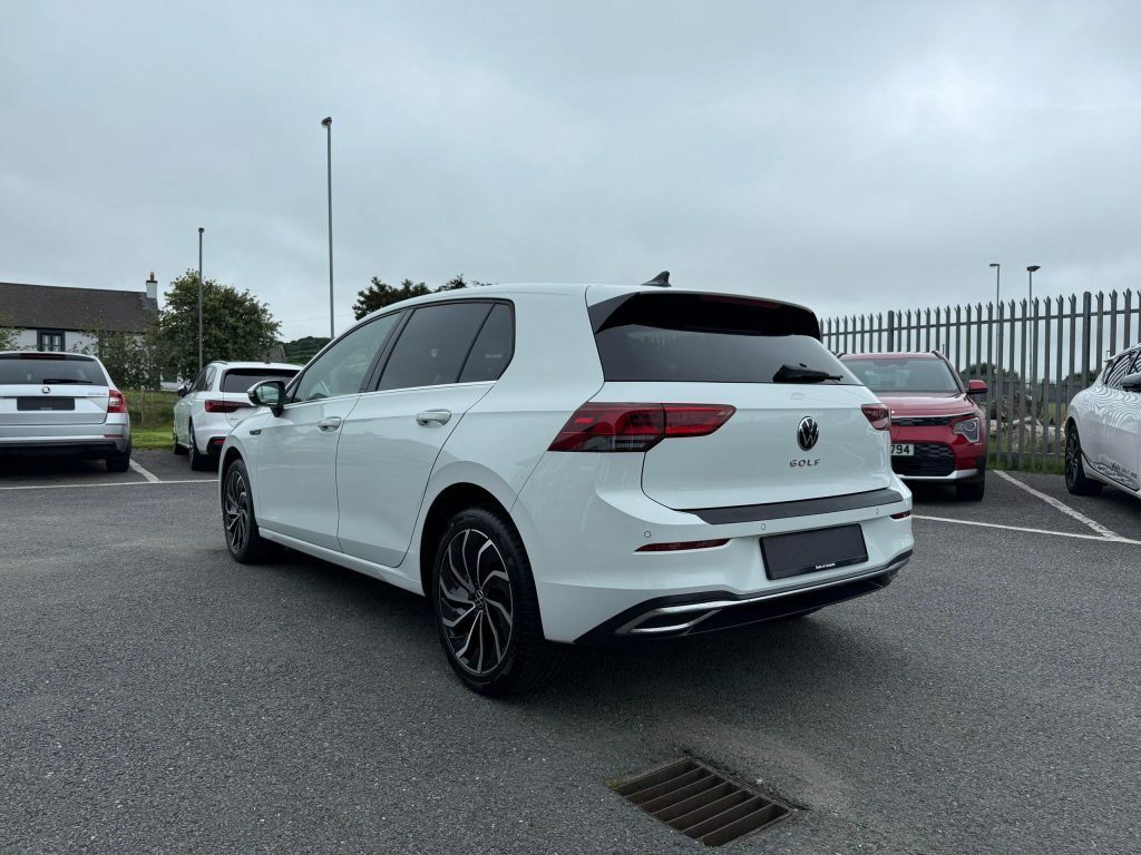Volkswagen Golf 1.5 Tsi Style Edition Hatchback EF23VTC White #5