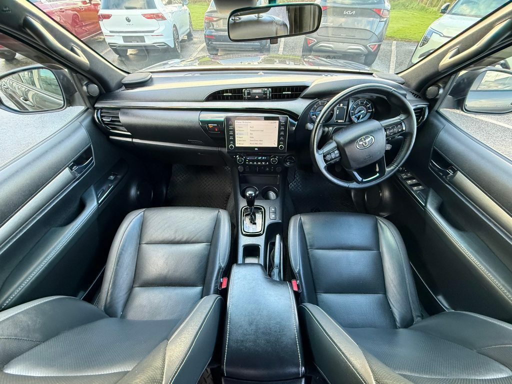 Toyota HILUX 2.8 D-4d Invincible X Pickup Double Cab FE71UZU Grey #4
