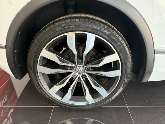 Volkswagen Tiguan Suv SN18RWL White #3