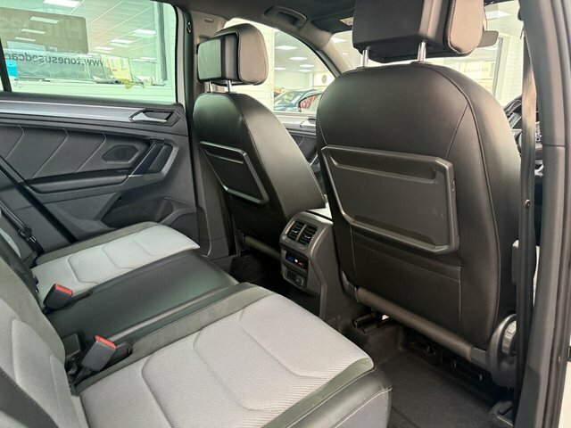 Volkswagen Tiguan Suv SN18RWL White #4