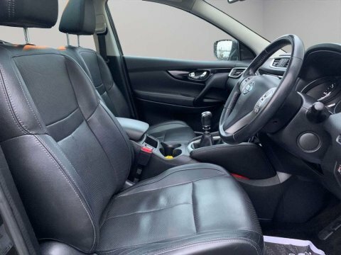 Nissan Qashqai 2016 65 1.6 XJZ9946 Black #2