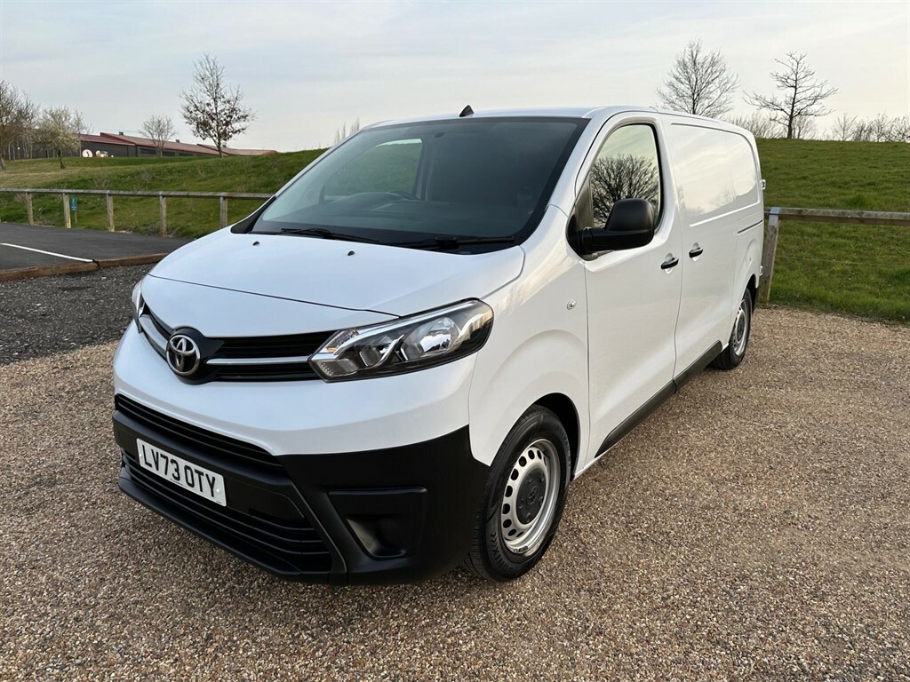 Toyota PROACE 1.5D Active Medium Panel Van Mwb Euro 6 Ss 6Dr LV73OTY White #3