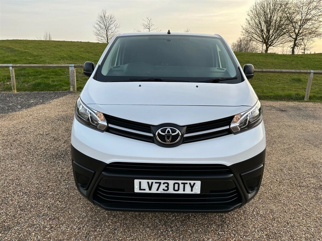 Toyota PROACE 1.5D Active Medium Panel Van Mwb Euro 6 Ss 6Dr LV73OTY White #2