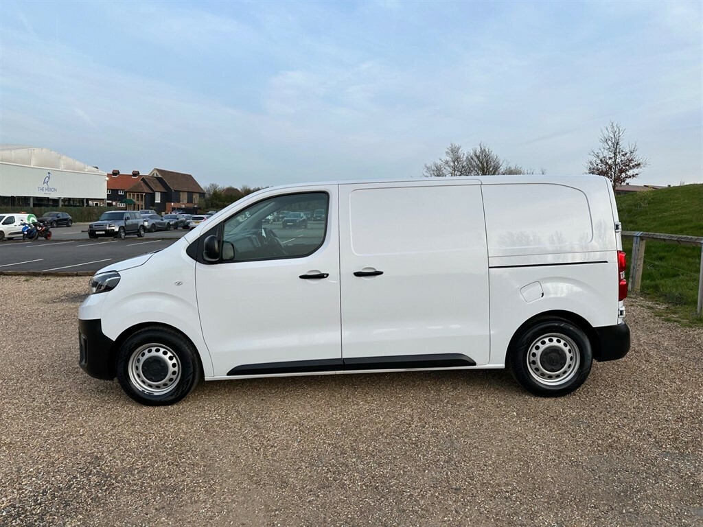 Toyota PROACE 1.5D Active Medium Panel Van Mwb Euro 6 Ss 6Dr LV73OTY White #4