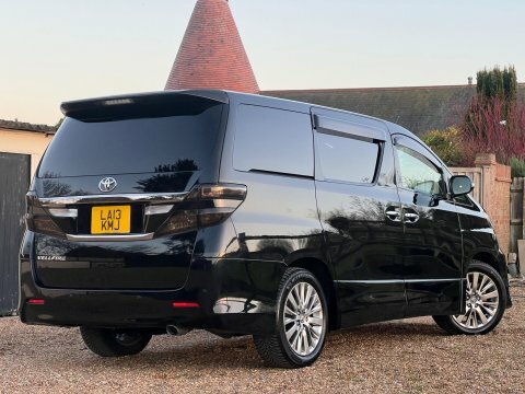Toyota Vellfire Hatchback #5