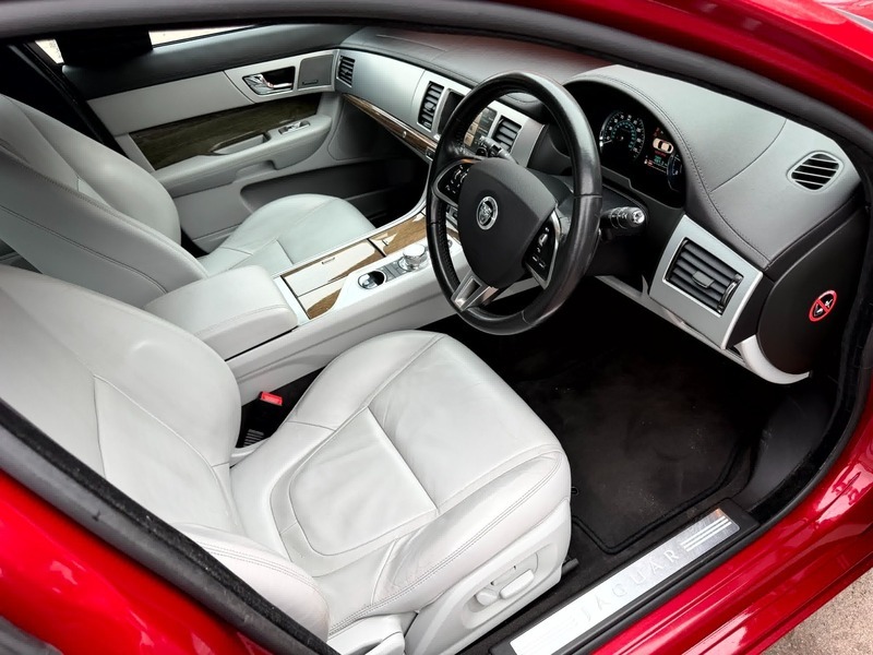 Jaguar XF D V6 Premium FH62HNL Red #4