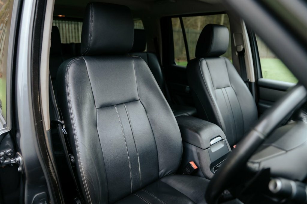 Land Rover Discovery 4 3L Se Tech SO65AFX Grey #4