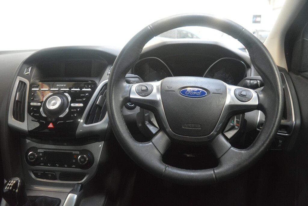 Ford Focus 1.6 Titanium 123 Bhp OV11NJF #3