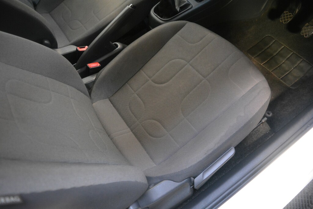 Volkswagen Up 1.0 Move Up 60 Bhp DF15ORZ  #3