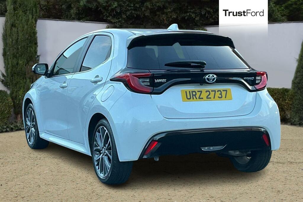 Toyota Yaris 1.5 Vvt-h Excel Hatchback - Climate Control Sa URZ2737 White #2