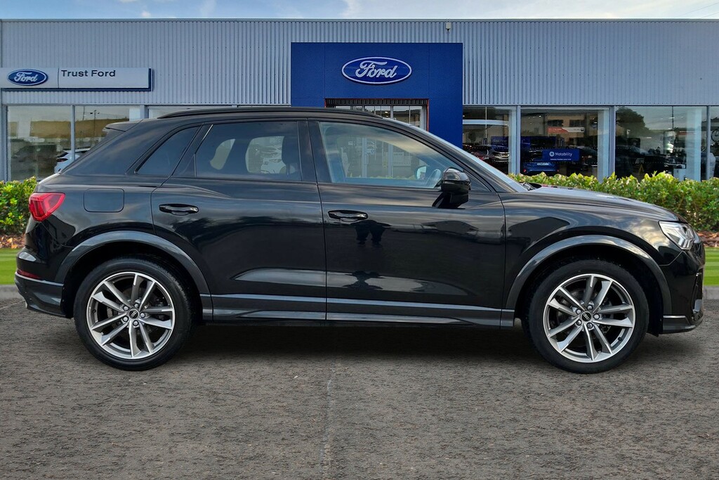Audi Q3 1.5 Tfsi Cod 35 Black Edition Suv S Tro Black #3