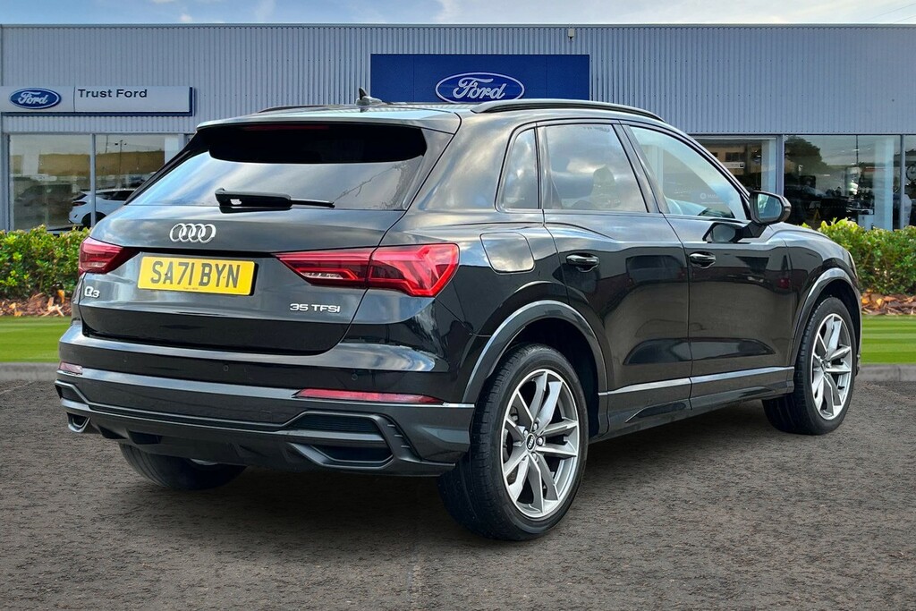 Audi Q3 1.5 Tfsi Cod 35 Black Edition Suv S Tro Black #4