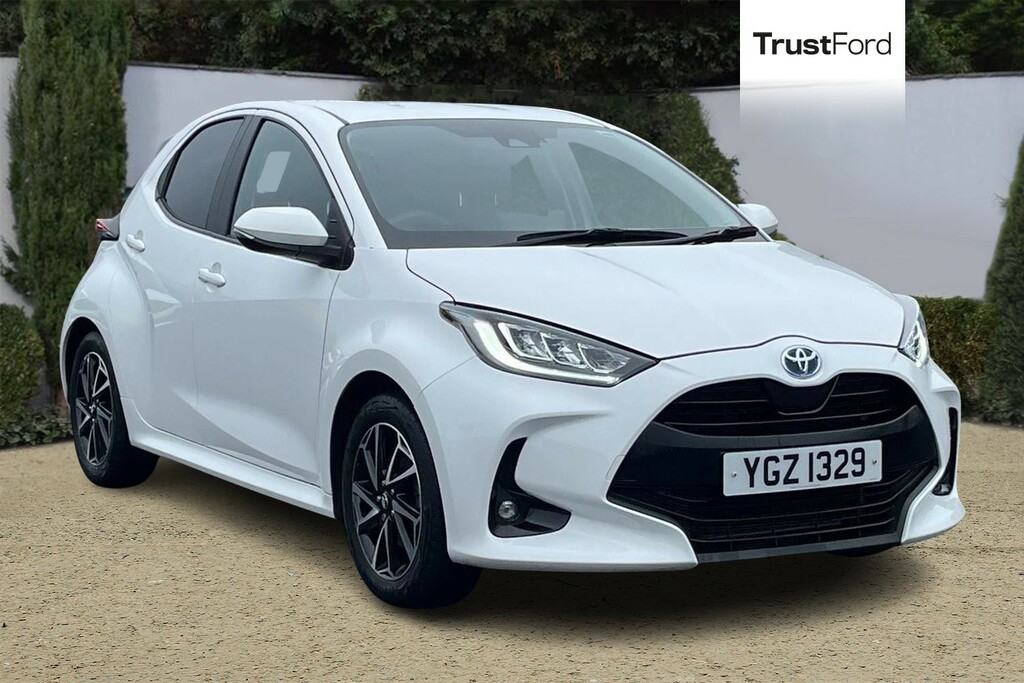 Toyota Yaris 1.5 Hybrid Design Cvt - Reversing Camera Bluet White