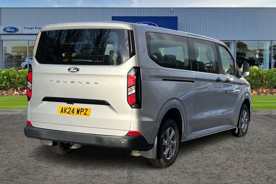 Ford Tourneo Custom 320 Zetec L2 Lwb 8 Seat Minibus 2.0 Ecoblue 136Ps Silver #4
