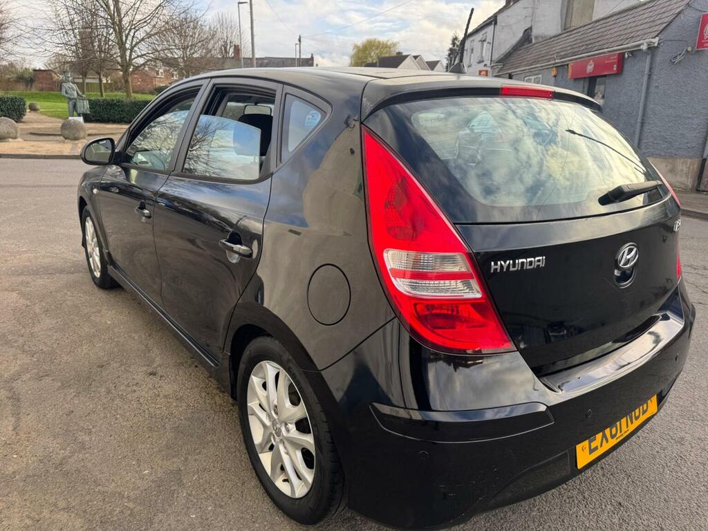 Hyundai I30 Hatchback 1.4 Comfort Euro 5 201161 Black #4