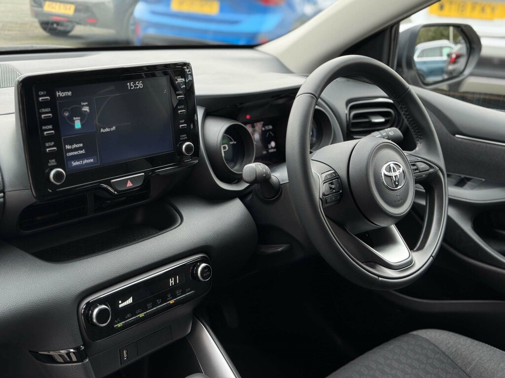 Toyota Yaris 1.5L Vvt-h Design Cvt OY72WXD Silver #2