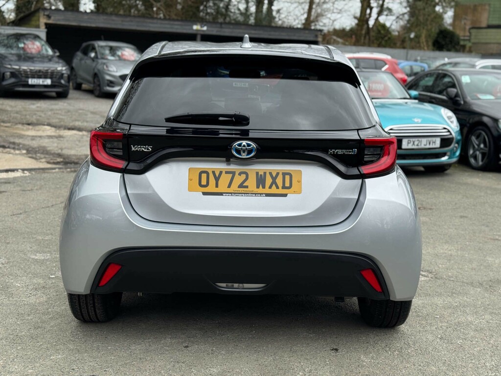 Toyota Yaris 1.5L Vvt-h Design Cvt OY72WXD Silver #6
